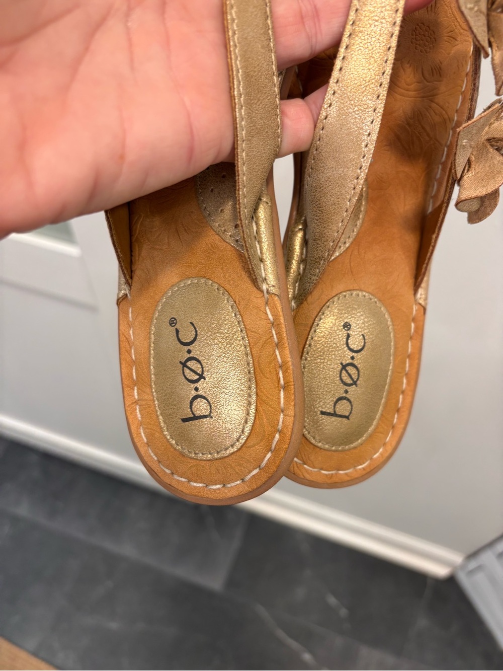 b.o.c. Metallic Gold Floral Thong Sandals - Picture 6 of 7